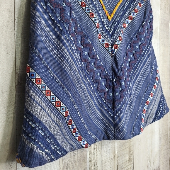 Maeve by Anthropologie Textured Skirt. Blue, Red, White. Size 4 - Picture 8 of 14